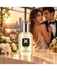 ÉXITO 7 AMISTAD en una escena de lujo con flores blancas al atardecer.